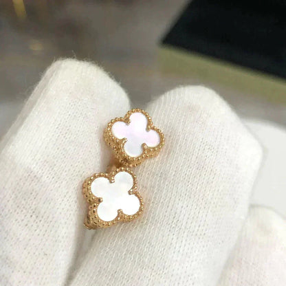 [Radiant Gem]¯CLOVER MINI 9.5MM WHITE MOP EARRINGS