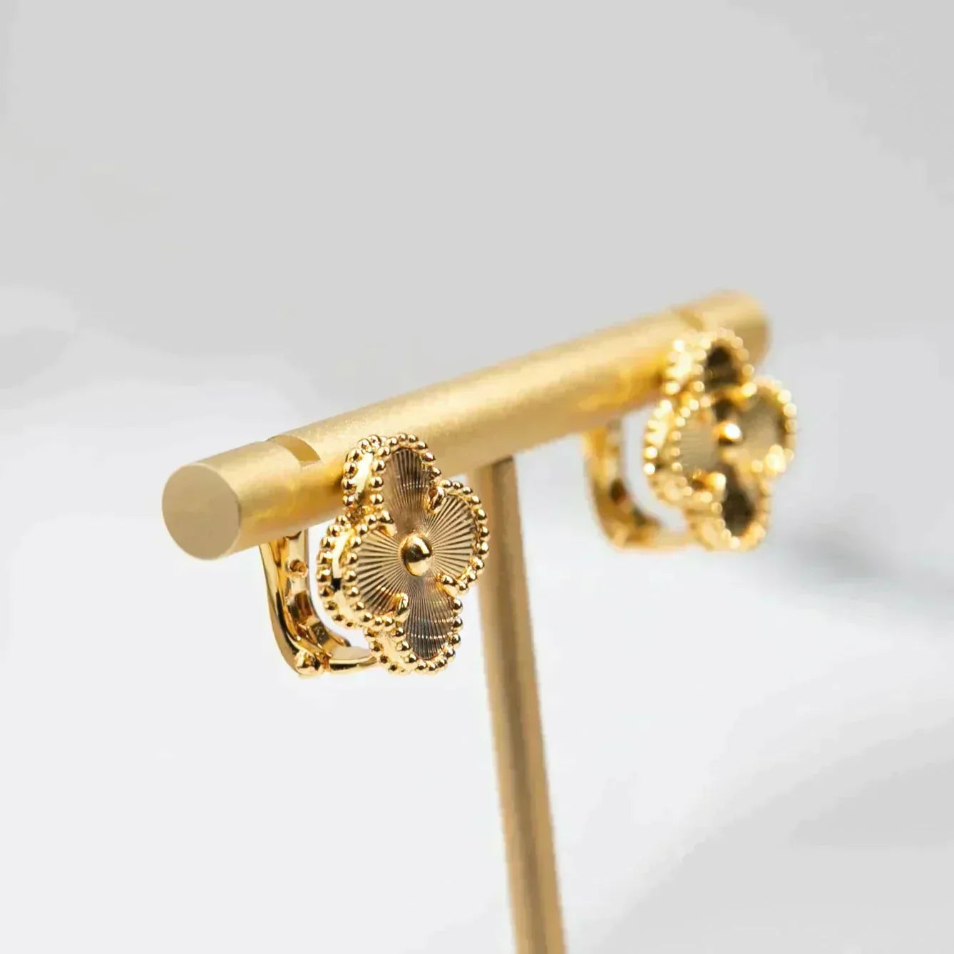 [Radiant Gem]¯CLOVER MEDIUM 1 MOTIFS LASER EARRINGS