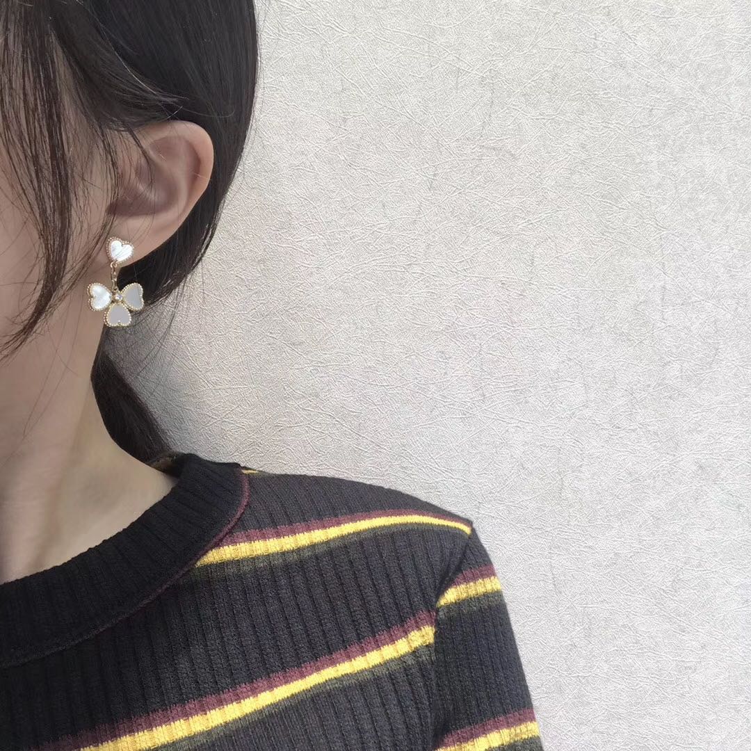 [Radiant Gem]¯CLOVER SWEET WHITE MOP EARRINGS