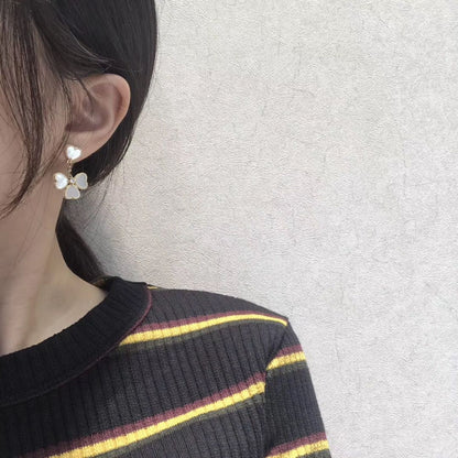 [Radiant Gem]¯CLOVER SWEET WHITE MOP EARRINGS