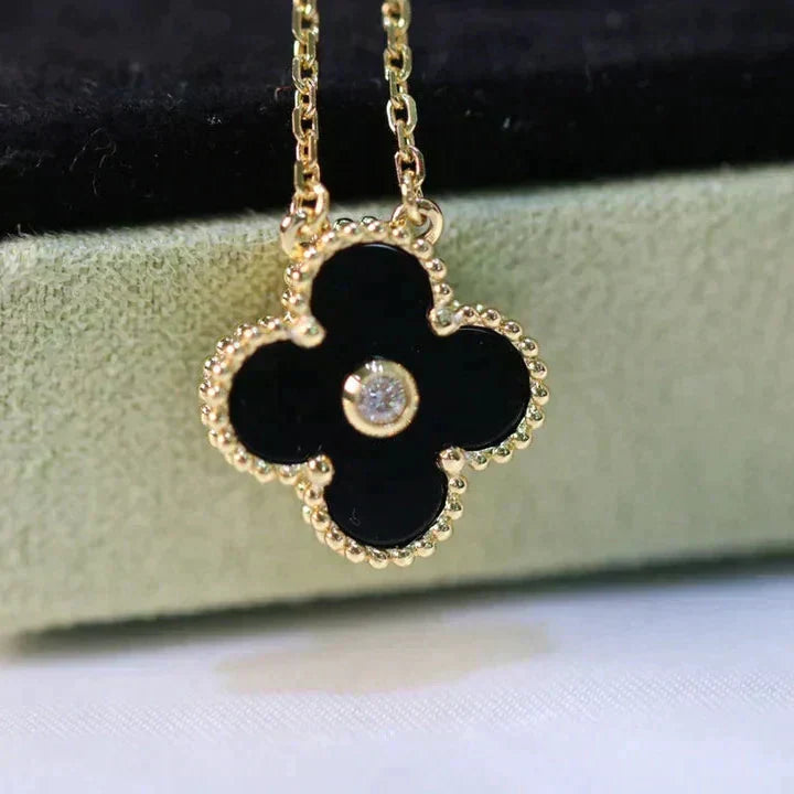 [Radiant Gem]¯CLOVER 15MM DIAMOND ONYX NECKLACE