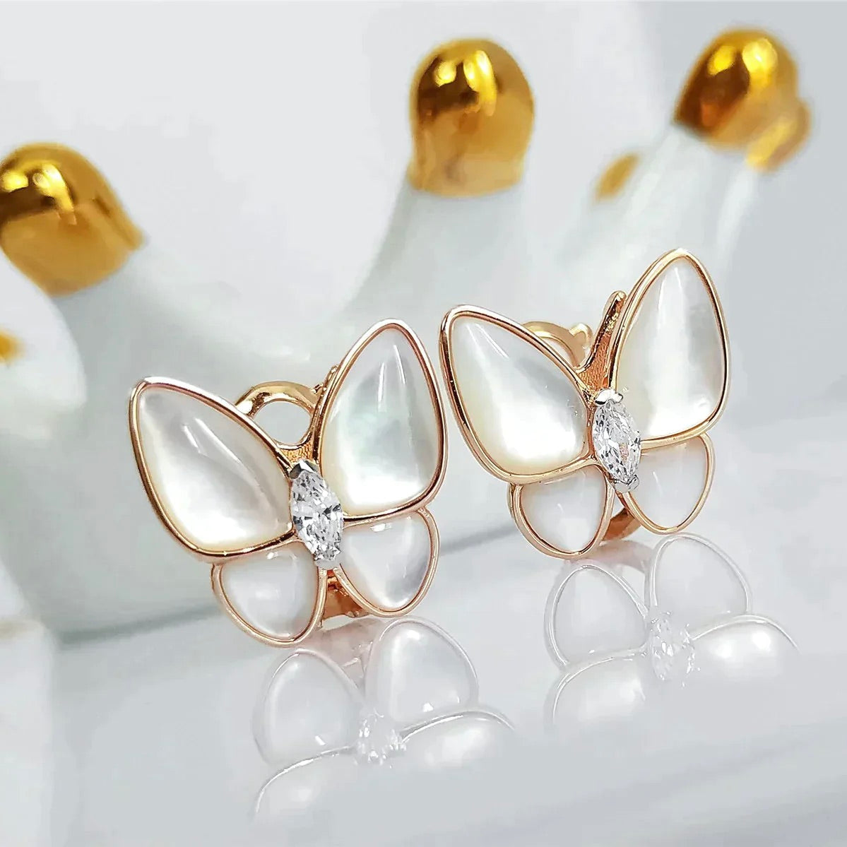 [Radiant Gem]¯BUTTERFLY MOP DIAMOND EARRINGS