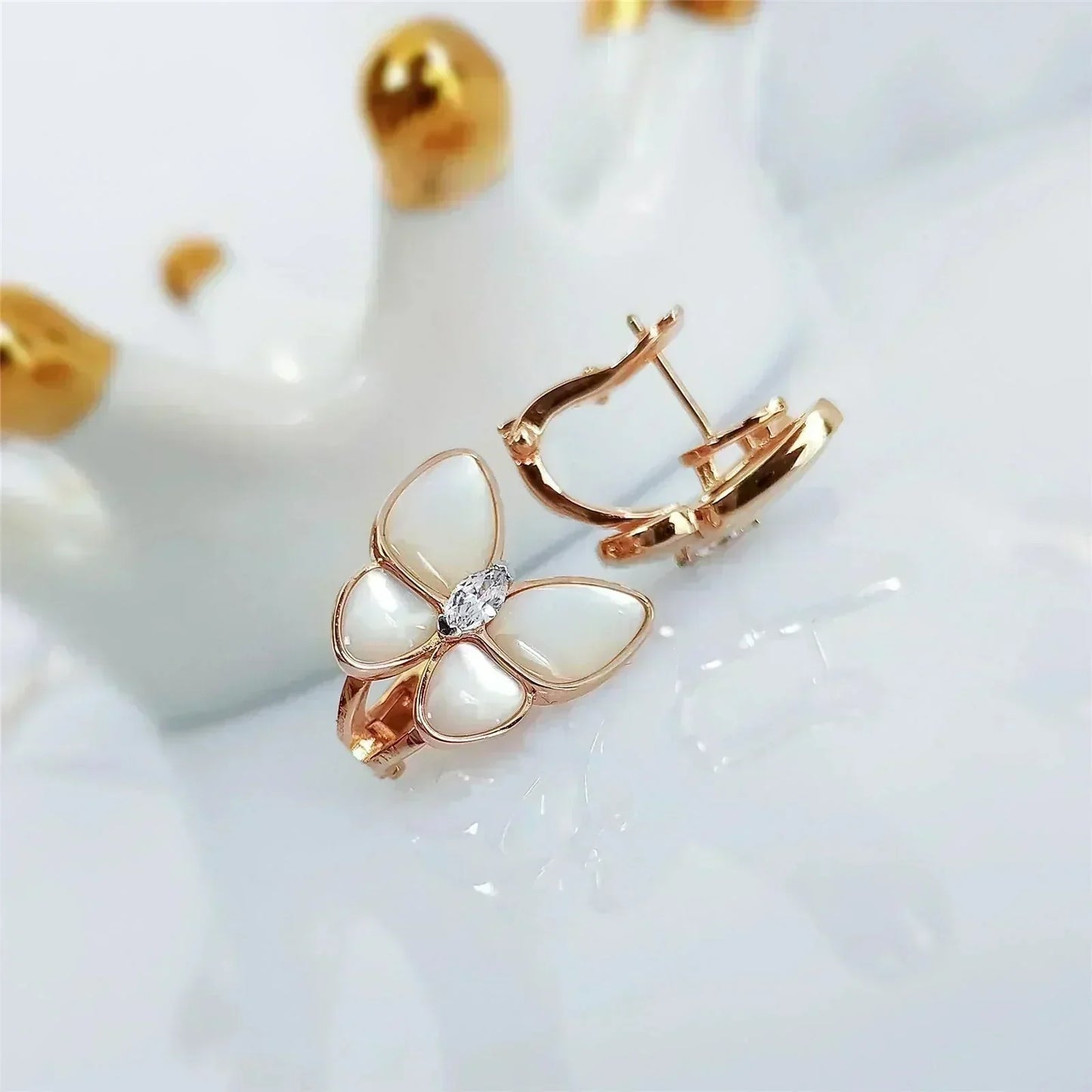 [Radiant Gem]¯BUTTERFLY MOP DIAMOND EARRINGS