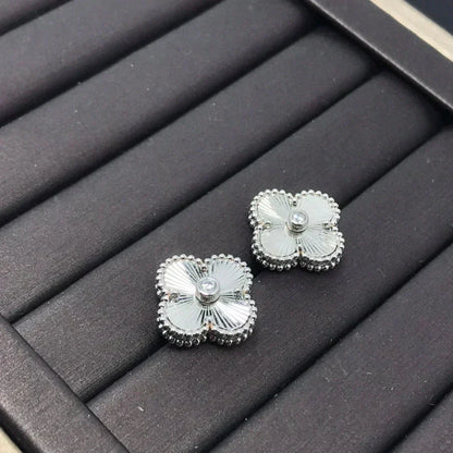 [Radiant Gem]¯CLOVER MINI 9.5MM LASER EARRINGS