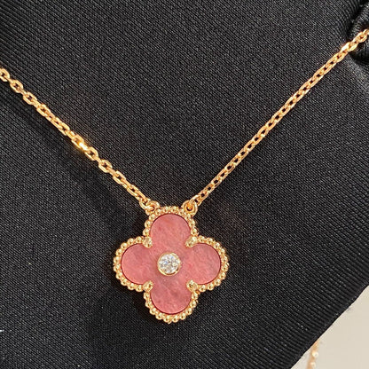 [Radiant Gem]¯CLOVER 15MM DIAMOND RHODONITE NECKLACE