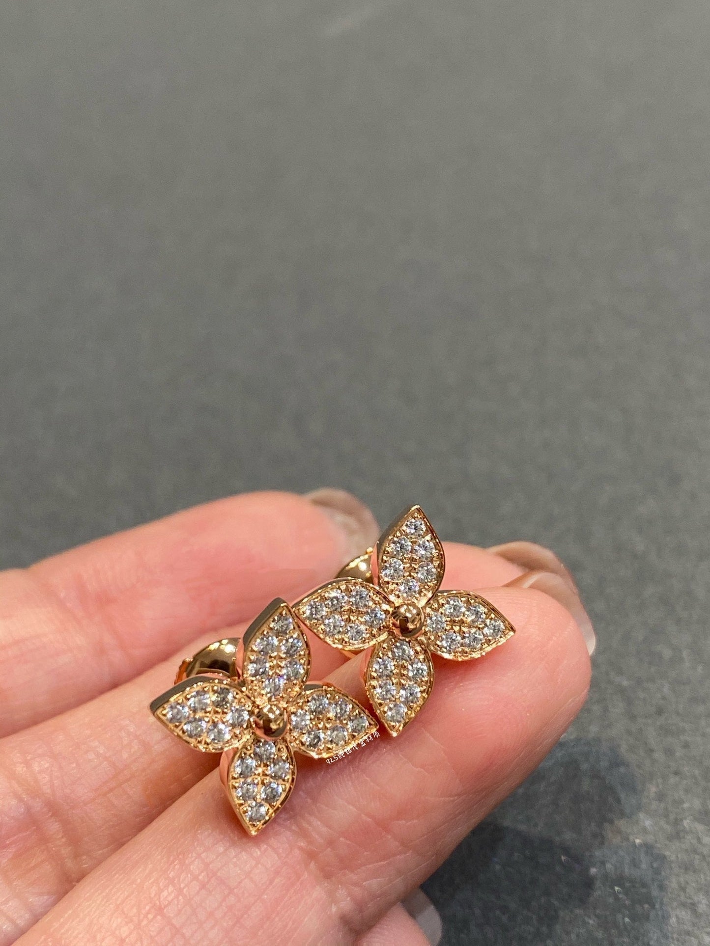 [Radiant Gem]¯STAR DIAMOND EARRINGS