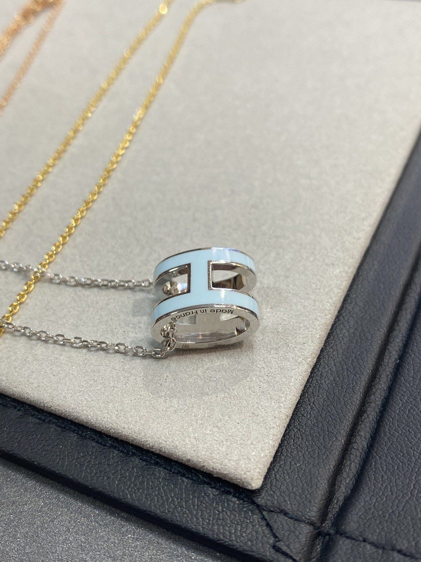 [Radiant Gem]¯POP H LIGHT BLUE NECKLACE