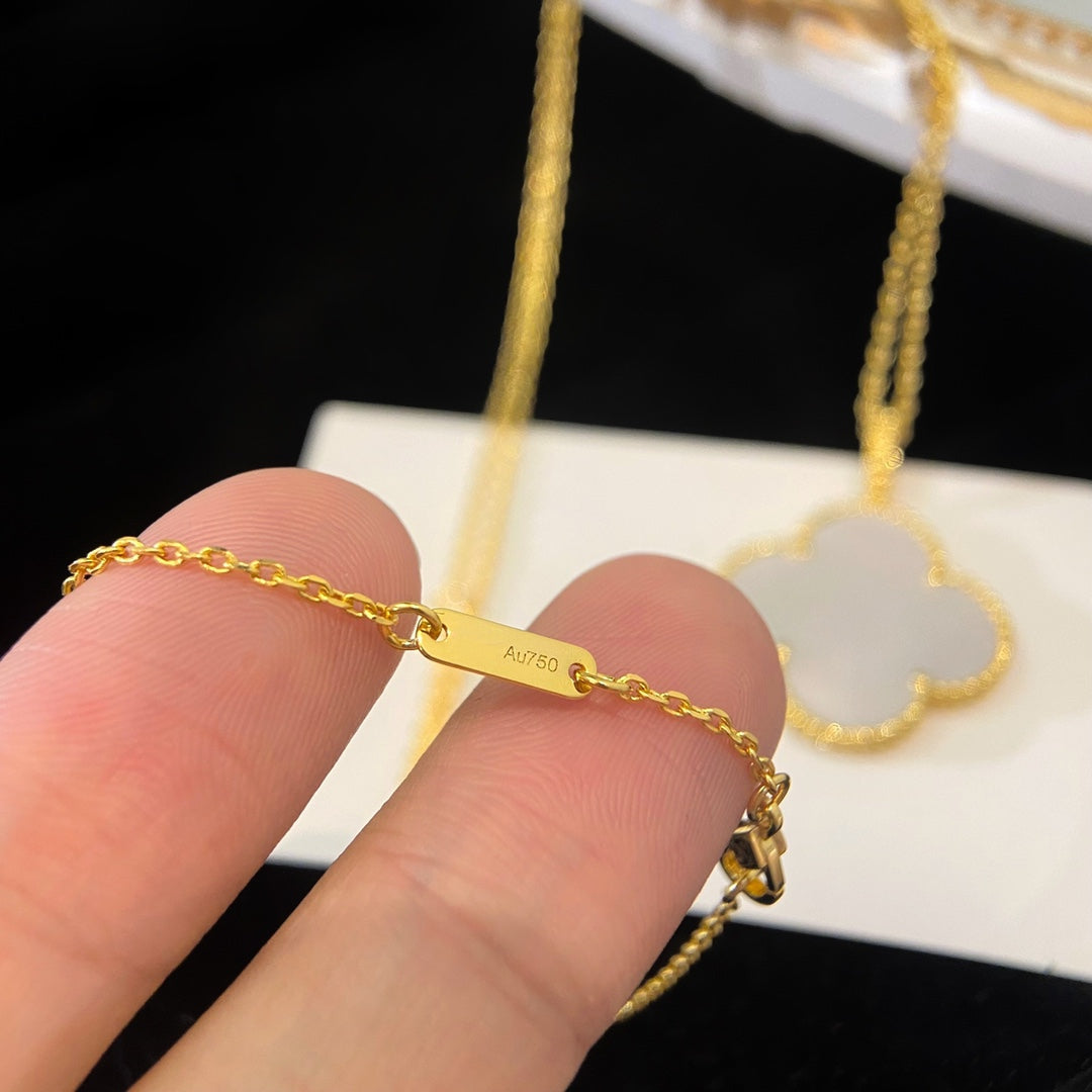 [Radiant Gem]¯CLOVER 25MM MOP LARGE PENDANT NECKLACE