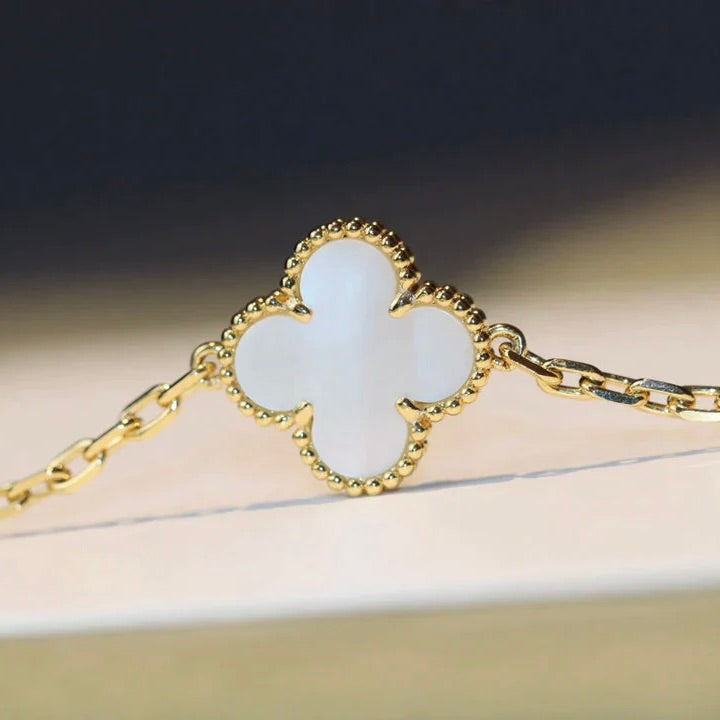 [Radiant Gem]¯CLOVER 20 MOTIFS WHITE MOP NECKLACE