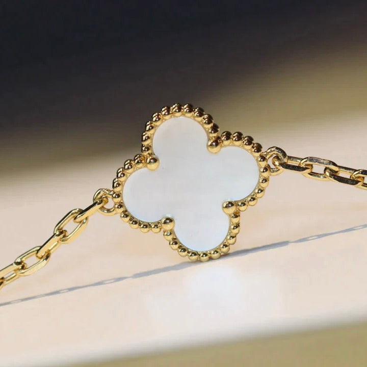 [Radiant Gem]¯CLOVER 20 MOTIFS WHITE MOP NECKLACE