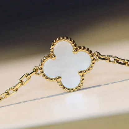[Radiant Gem]¯CLOVER 20 MOTIFS WHITE MOP NECKLACE