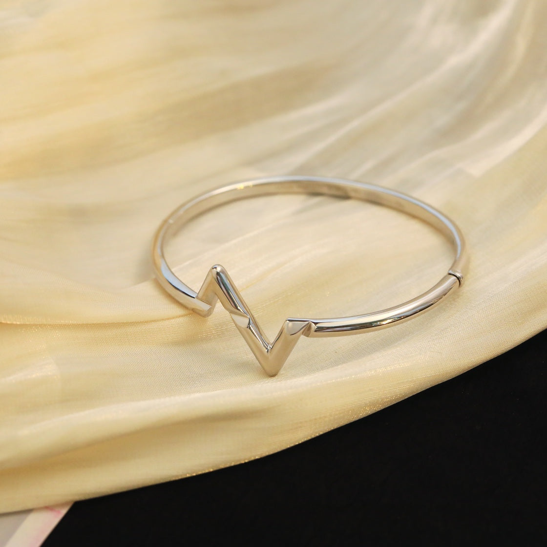 [Radiant Gem]¯VOLTE UPSITE DOWN BRACELET