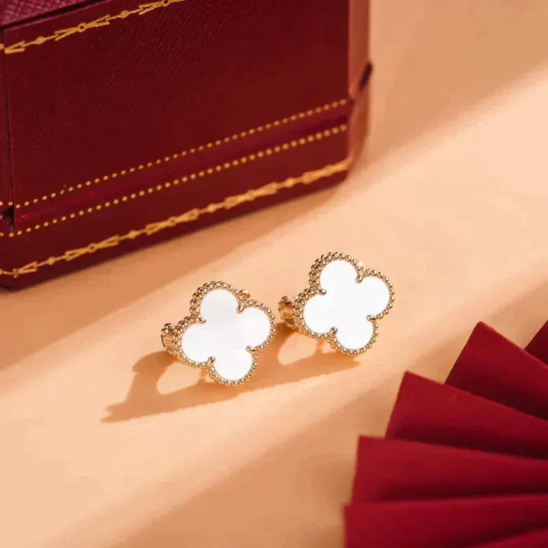 [Radiant Gem]¯CLOVER MEDIUM 1 MOTIFS  WHITE MOP STUD EARRINGS