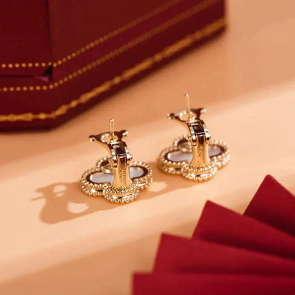 [Radiant Gem]¯CLOVER MEDIUM 1 MOTIFS  WHITE MOP STUD EARRINGS