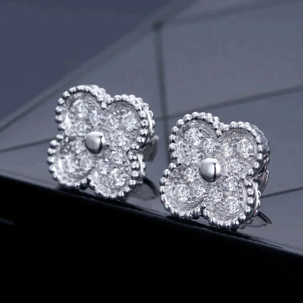 [Radiant Gem]¯CLOVER 1 MOTIFS DIAMOND STUD EARRINGS SILVER