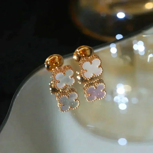 [Radiant Gem]¯CLOVER MINI 9.5MM WHITE MOP EARRINGS