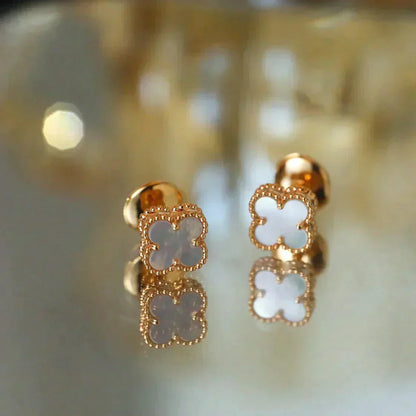 [Radiant Gem]¯CLOVER MINI 9.5MM WHITE MOP EARRINGS