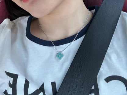 [Radiant Gem]¯CLOVER 1 DIAMOND LIGHT BLUE SILVER NECKLACE