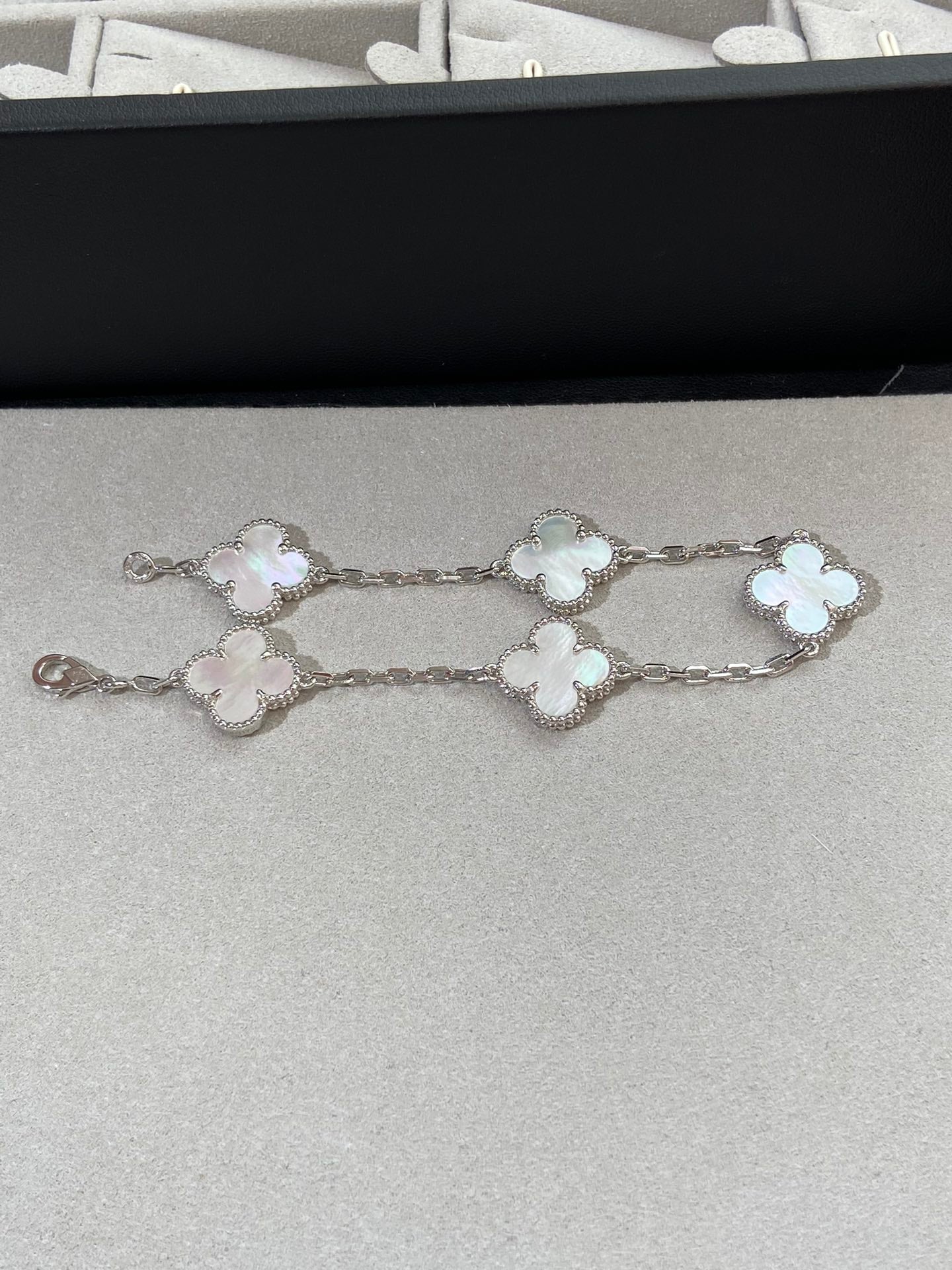 [Radiant Gem]New CLOVER WHITE PEARL MOP 5 MOTIF BRACELET COLLECTION