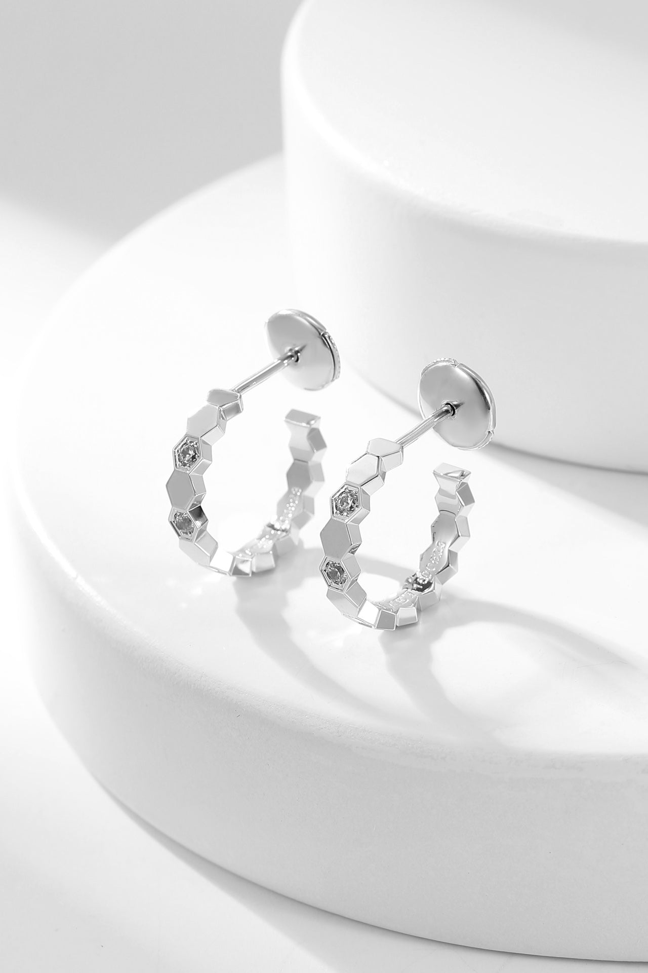 [Radiant Gem]¯BEE LOVE DIAMOND HOOP EARRINGS