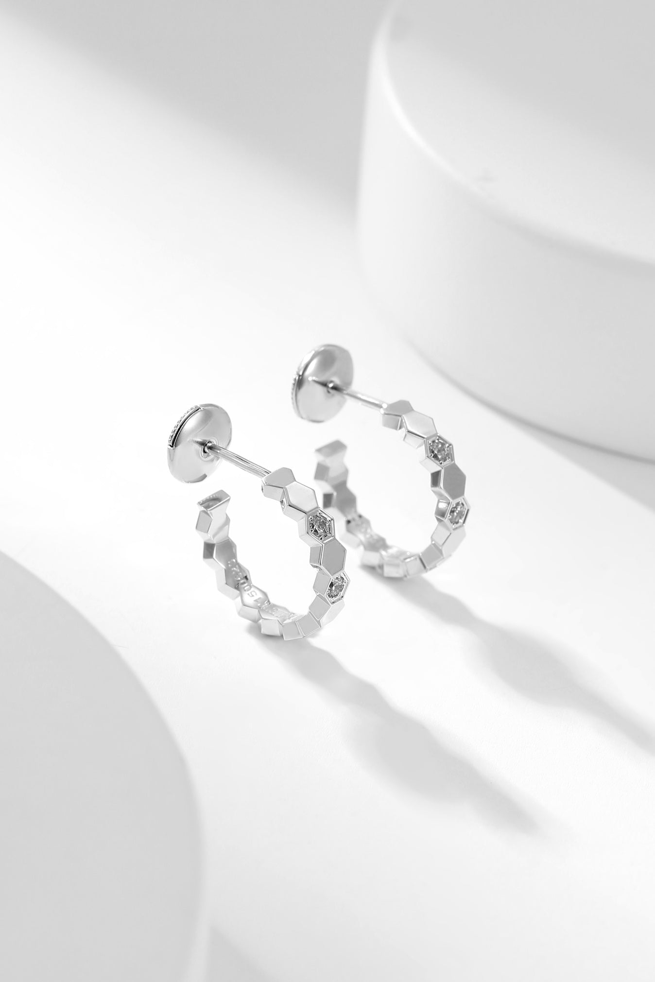 [Radiant Gem]¯BEE LOVE DIAMOND HOOP EARRINGS