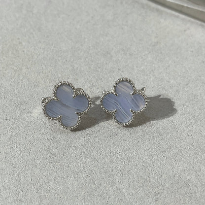 [Radiant Gem]¯CLOVER CHALCEDONY SILVER STUD EARRINGS
