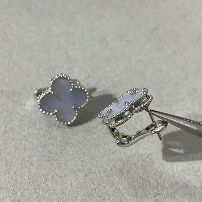 [Radiant Gem]¯CLOVER CHALCEDONY SILVER STUD EARRINGS