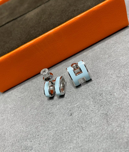 [Radiant Gem]¯POP H SKY BLUE STUD EARRINGS