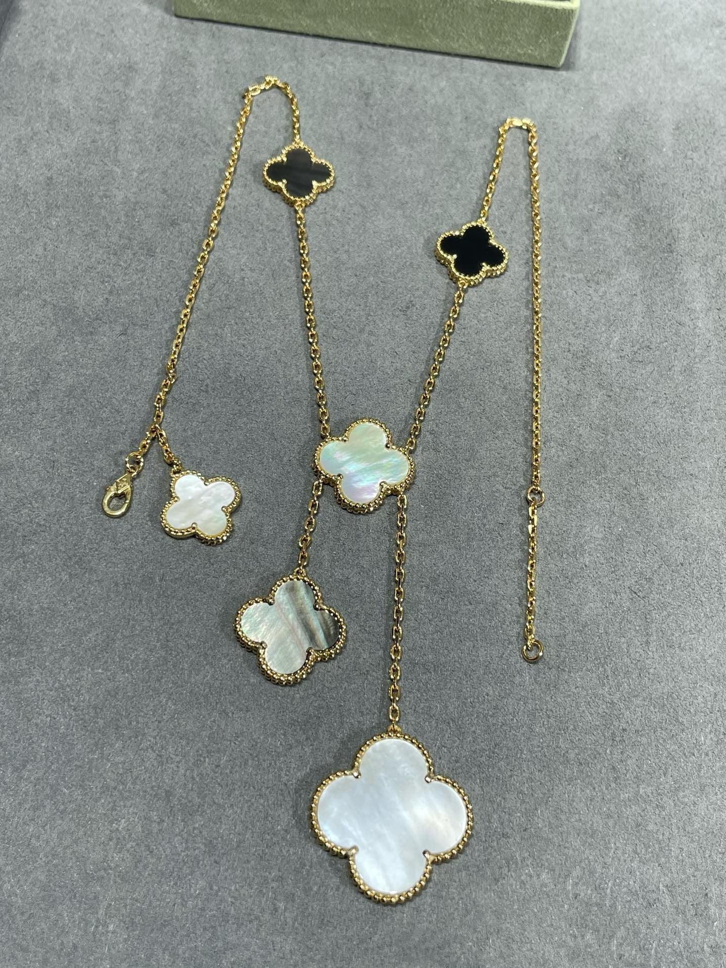 [Radiant Gem]¯CLOVER 6 MOTIF MOP ONYX GOLD NECKLACE