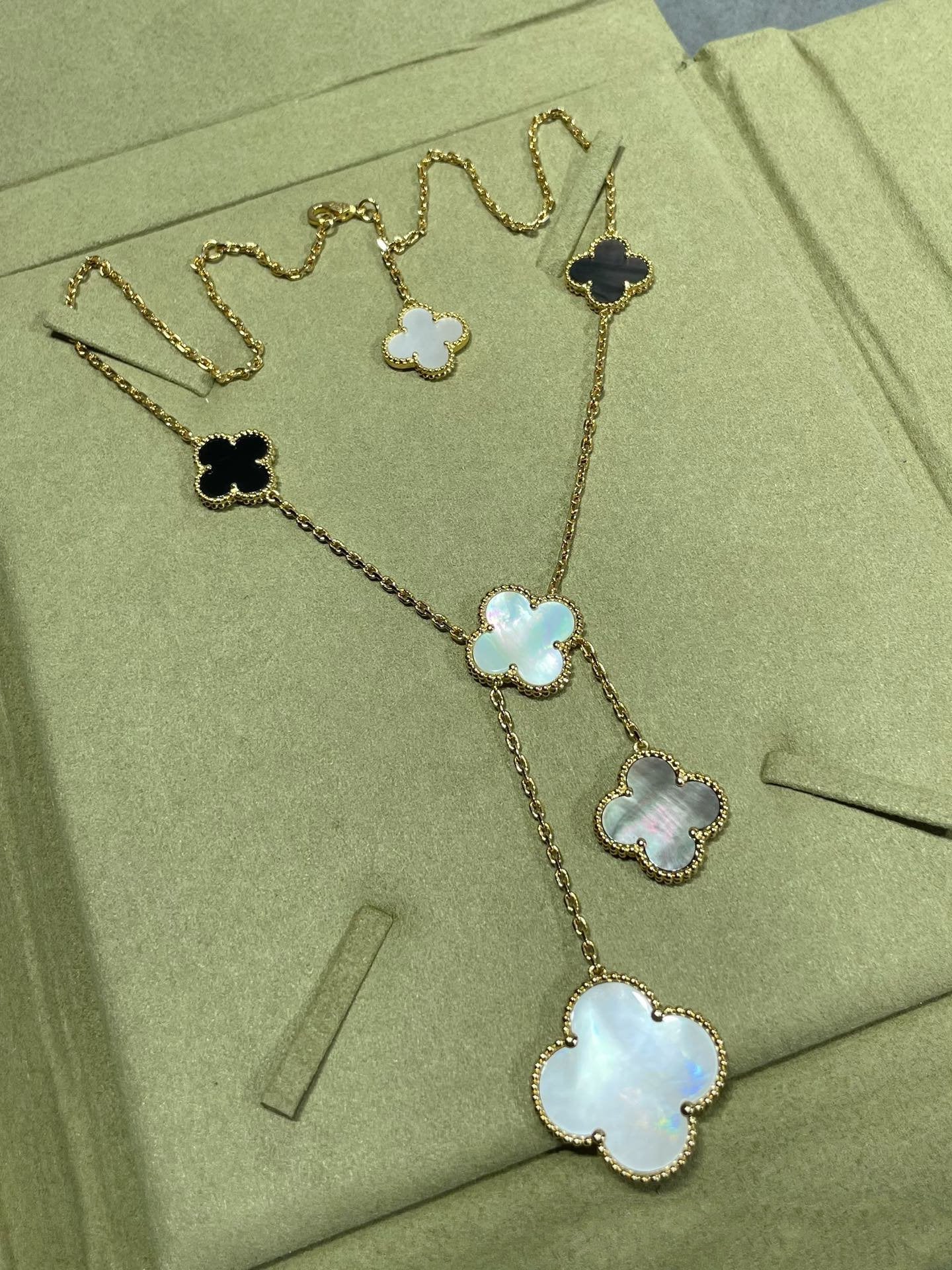 [Radiant Gem]¯CLOVER 6 MOTIF MOP ONYX GOLD NECKLACE
