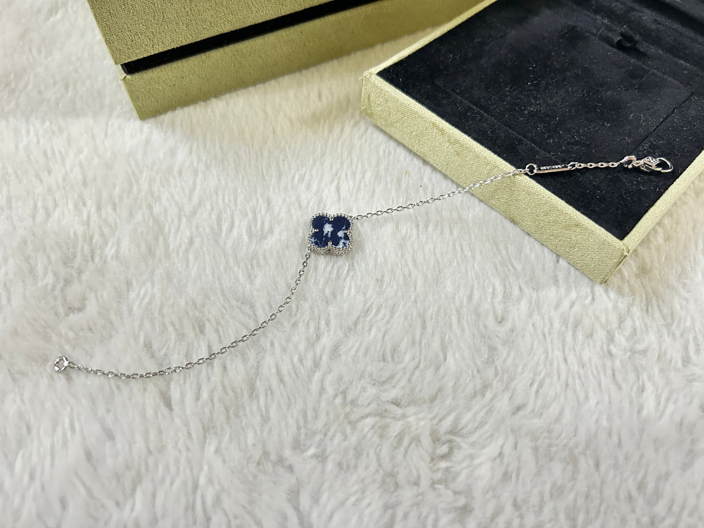 [Radiant Gem]¯CLOVER 1 MOTIF PIETERSITE BRACELET