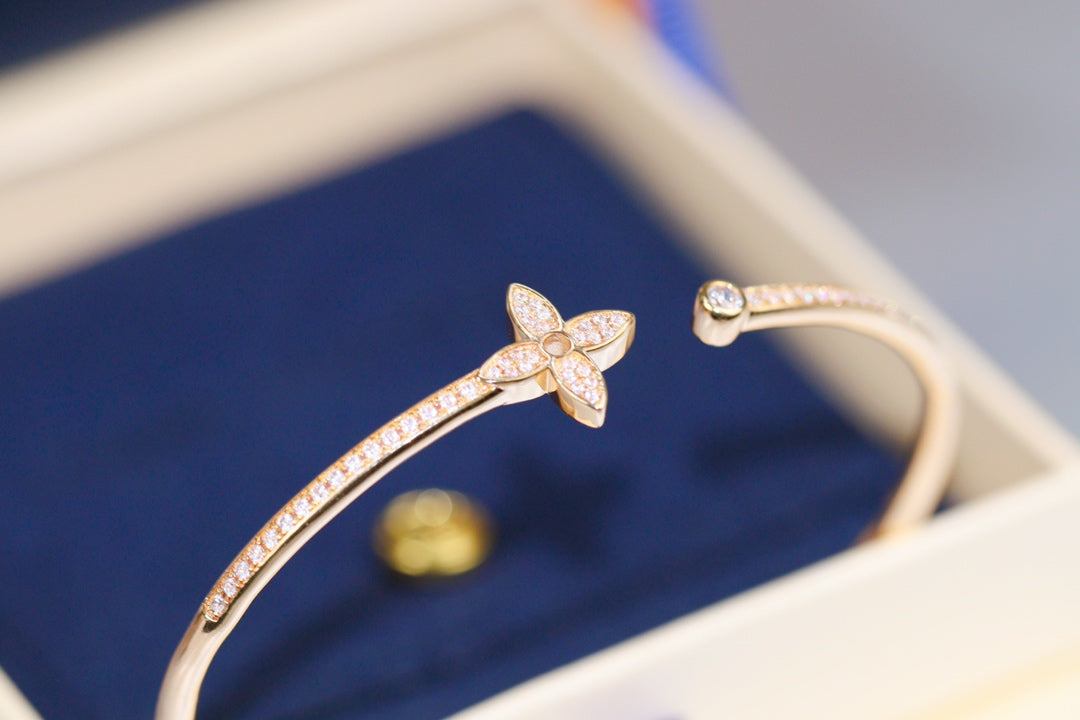 [Radiant Gem]¯IDYLLE PINK GOLD OPEN BRACELET DIAMOND PAVED