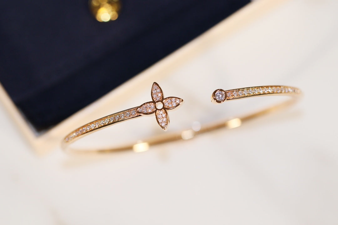 [Radiant Gem]¯IDYLLE GOLD OPEN BRACELET DIAMOND PAVED