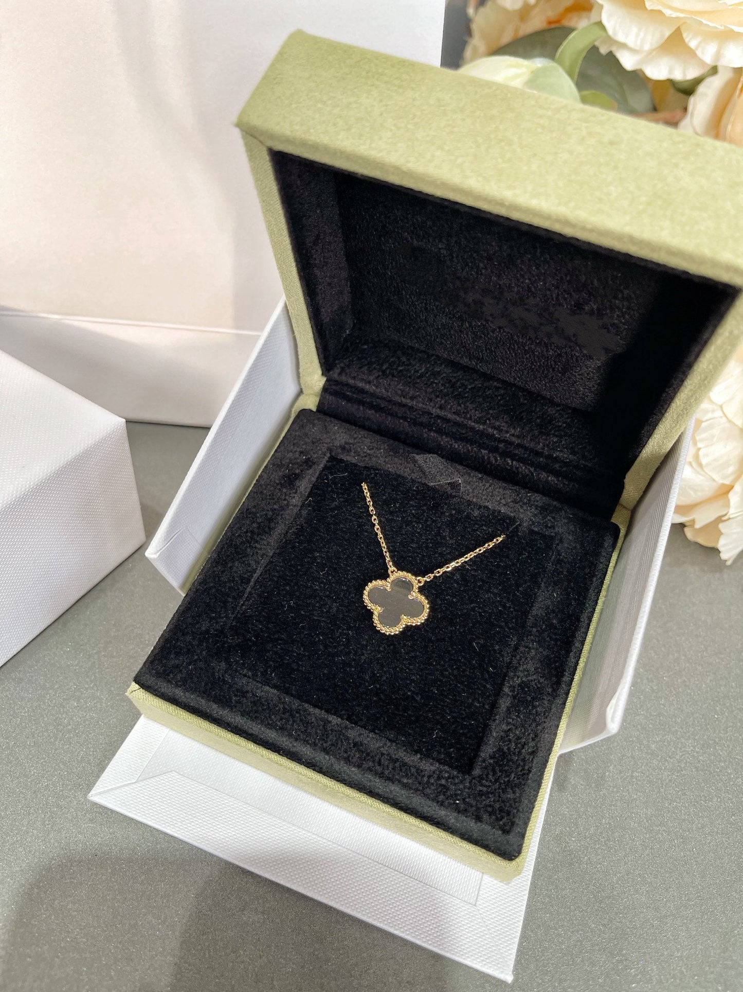 [Radiant Gem]¯CLOVER ROCK CRYSTAL ROSE GOLD NECKLACE