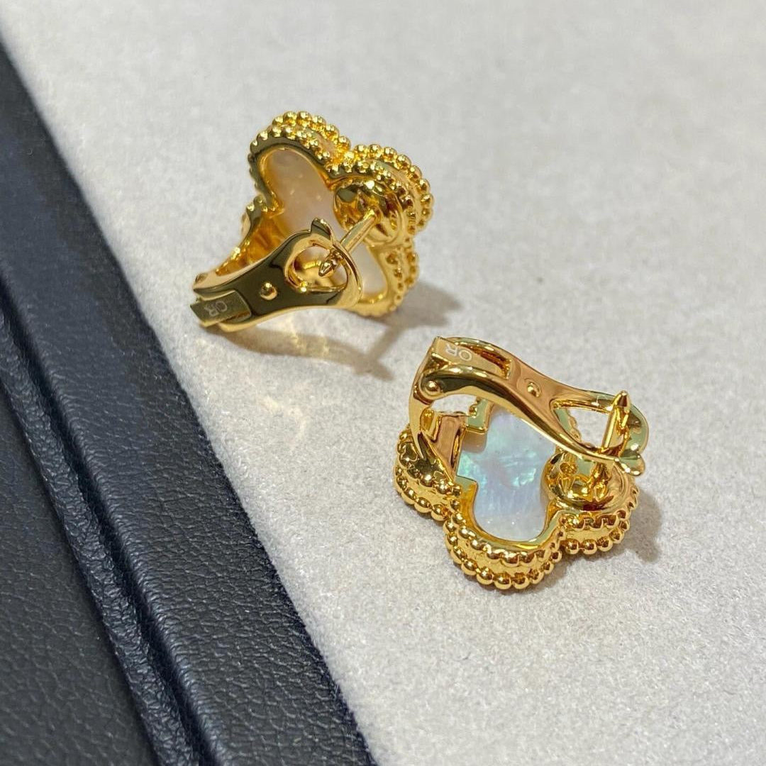 [Radiant Gem] CLOVER LARGE (20mm) 1 MOTIFS WHITE MOP STUD EARRINGS