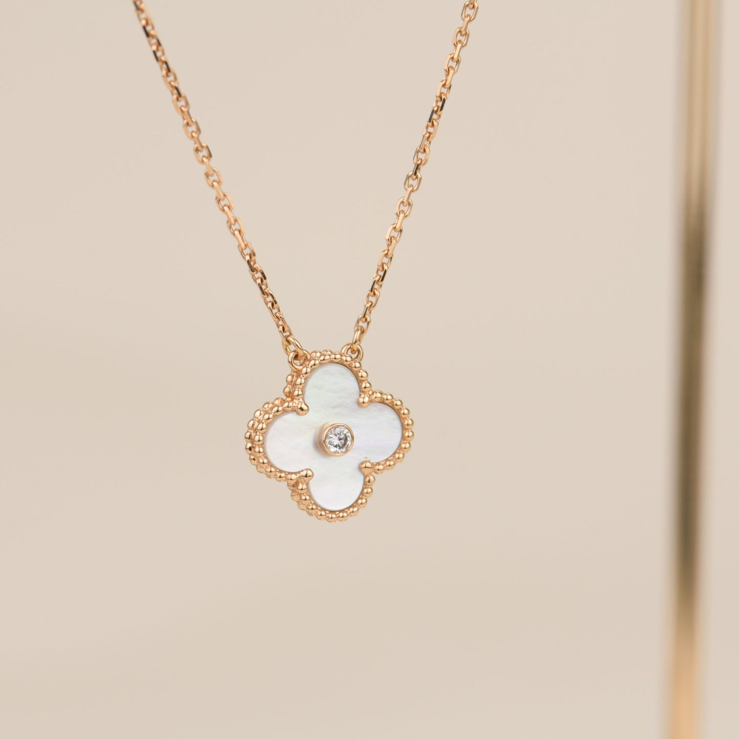 [Radiant Gem]¯CLOVER 15MM DIAMOND WHITE FRITILLARIA NECKLACE