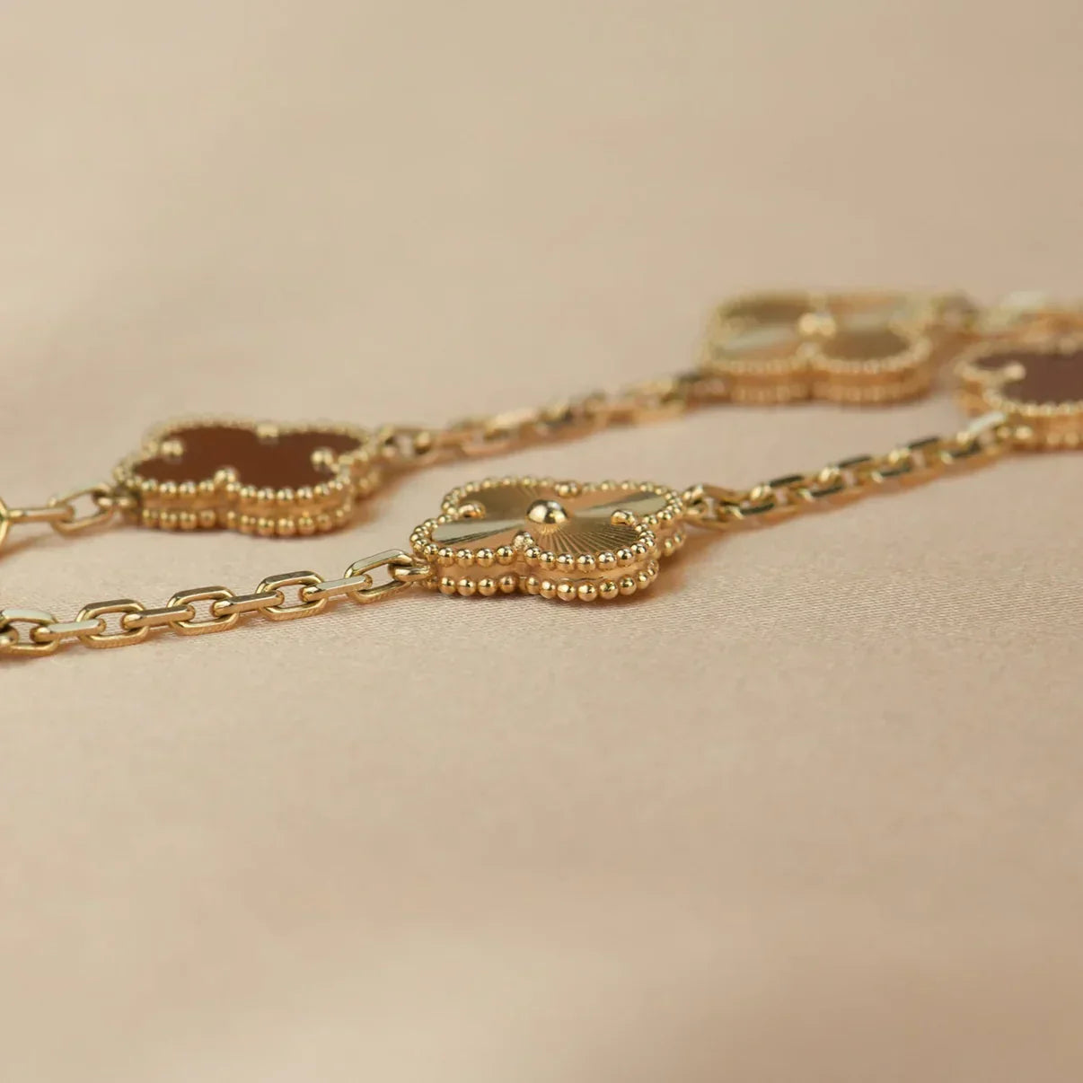 [Radiant Gem]New  CLOVER 5 MOTIF RED CORNELIAN BRACELET COLLECTION
