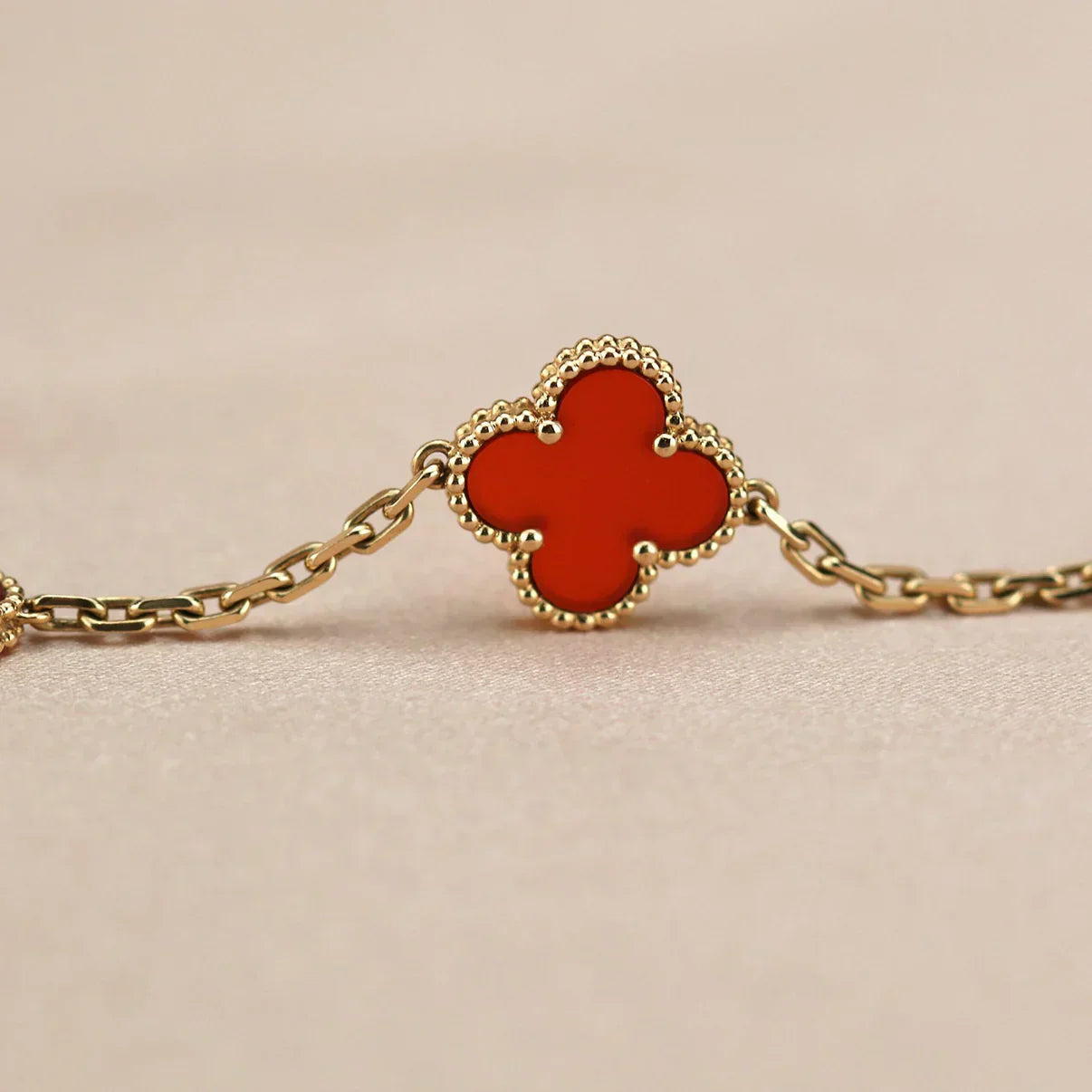 [Radiant Gem]New  CLOVER 5 MOTIF RED CORNELIAN BRACELET COLLECTION