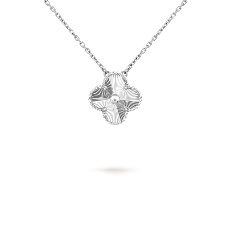 [Radiant Gem]¯CLOVER 15MM LASER NECKLACE SILVER