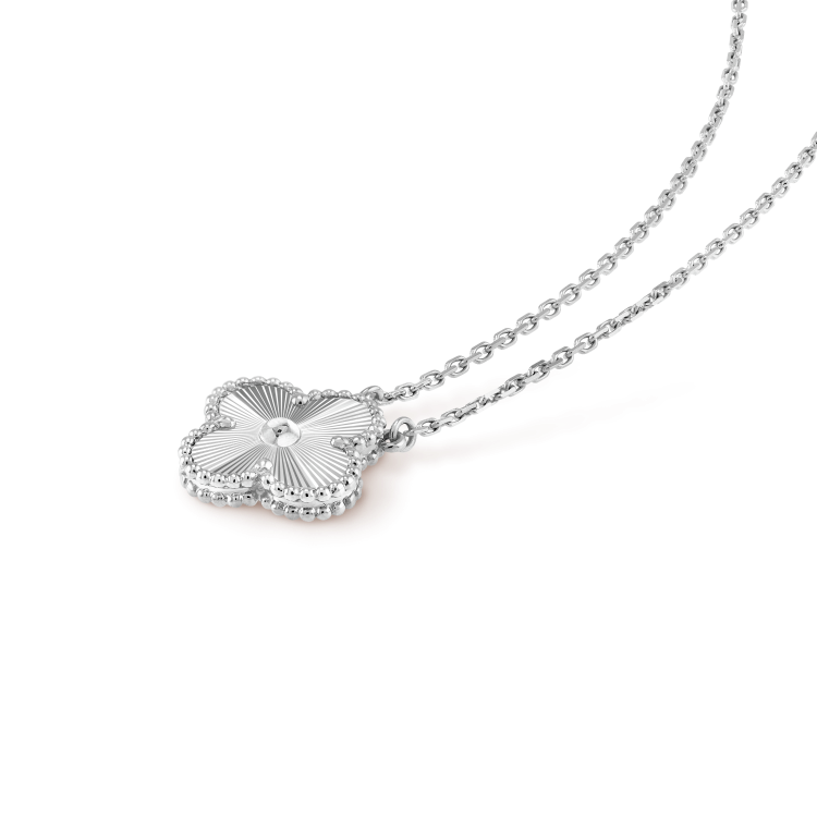 [Radiant Gem]¯CLOVER 15MM LASER NECKLACE SILVER