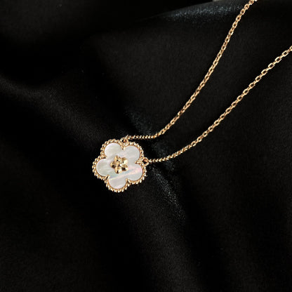 [Radiant Gem]¯LUCKY  WHITE MOP  PLUM BLOSSOM NECKLACE
