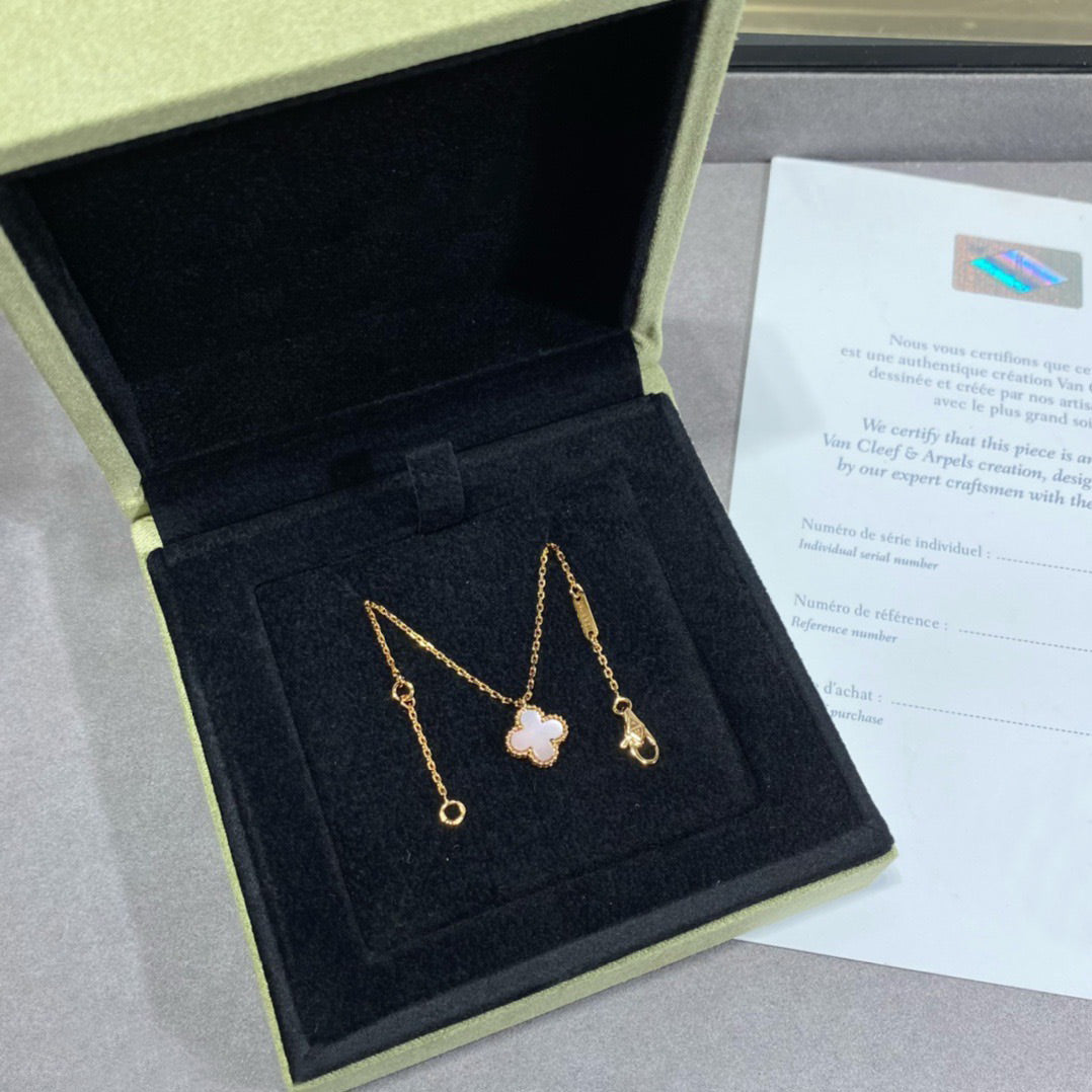 [Radiant Gem]¯CLOVER 15MM PINK MOTHER-OF-PEARL SINGLE FLOWER NECKLACE