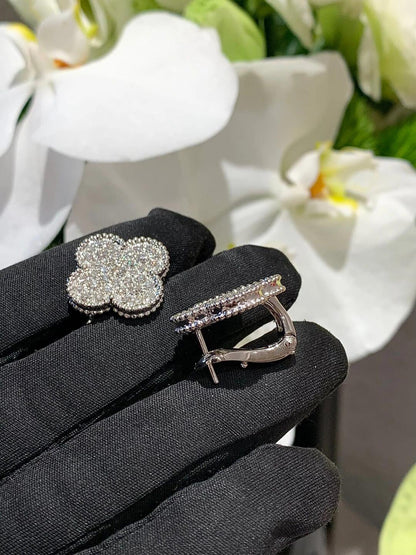 [Radiant Gem] CLOVER 20MM MOTIFS DIAMOND STUD EARRINGS SILVER