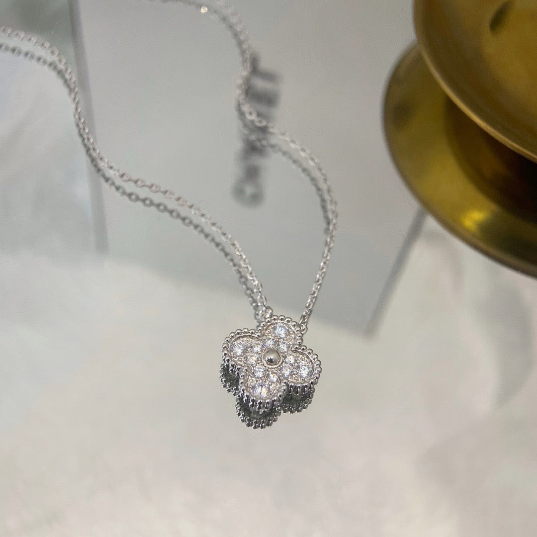[Radiant Gem]¯CLOVER 15MM DIAMOND SINGLE FLOWER NECKLACE