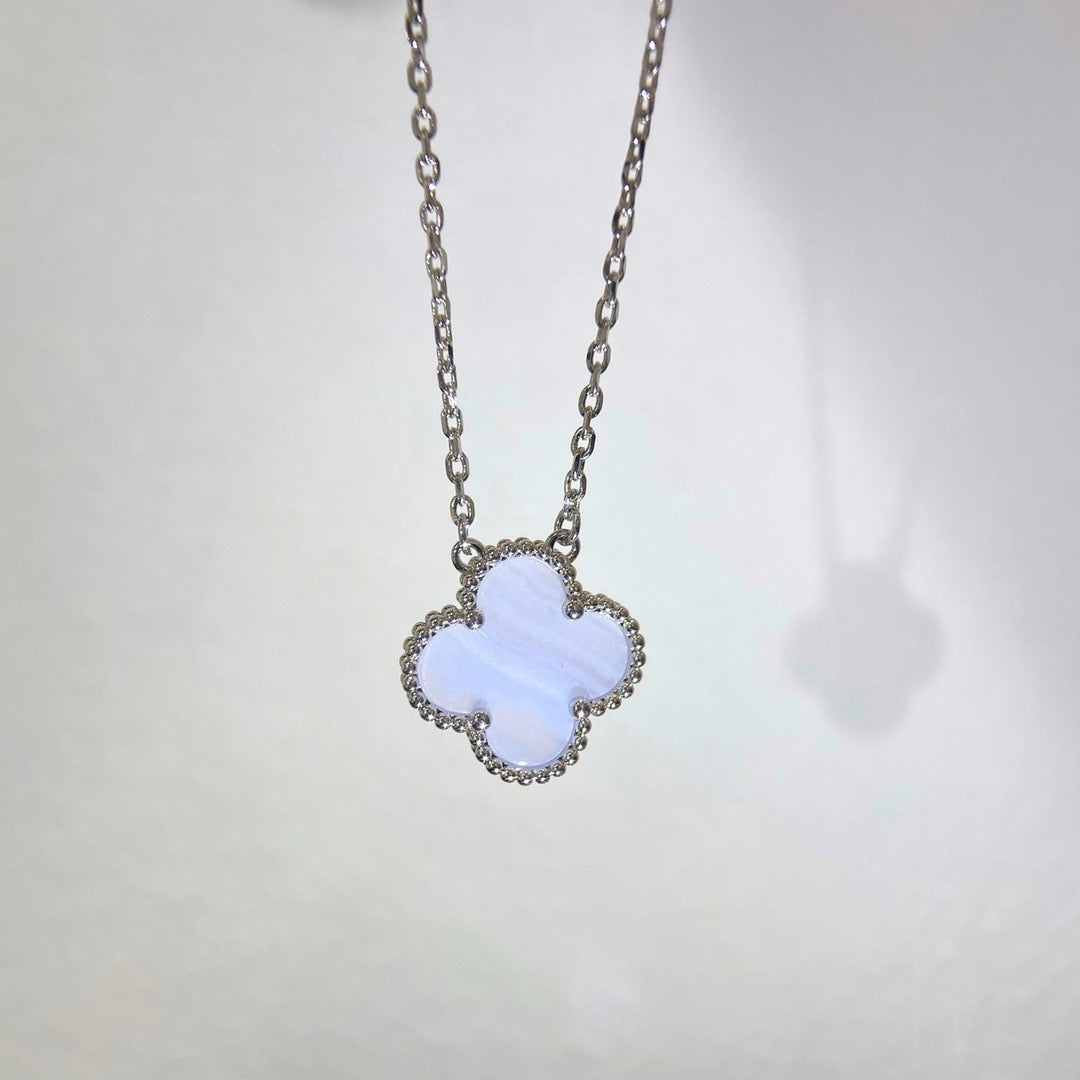 [Radiant Gem]¯CLOVER 15MM BLUE CHALCEDONY NECKLACE SILVER