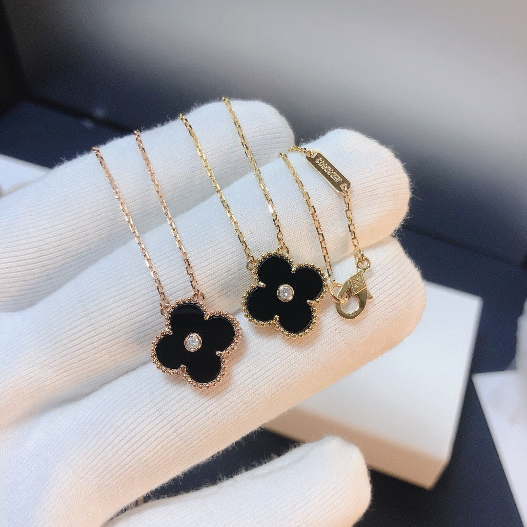 [Radiant Gem]¯CLOVER 15MM DIAMOND ONYX NECKLACE