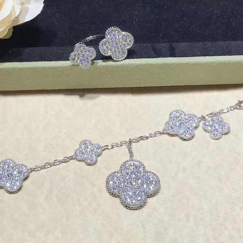 [Radiant Gem]¯CLOVER 6 MOTIFS SILVER DIAMOND BRACELET
