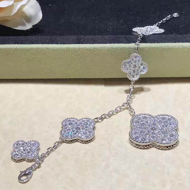 [Radiant Gem]¯CLOVER 6 MOTIFS SILVER DIAMOND BRACELET