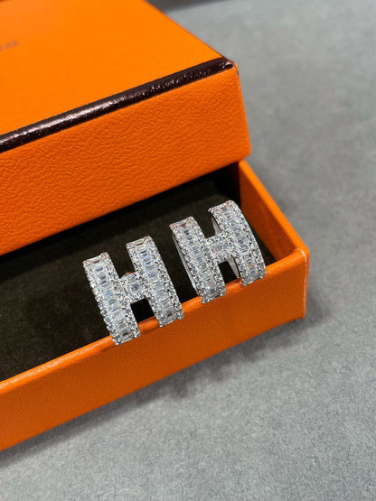 [Radiant Gem]¯H STUD EARRINGS WITH SILVER DIAMONDS