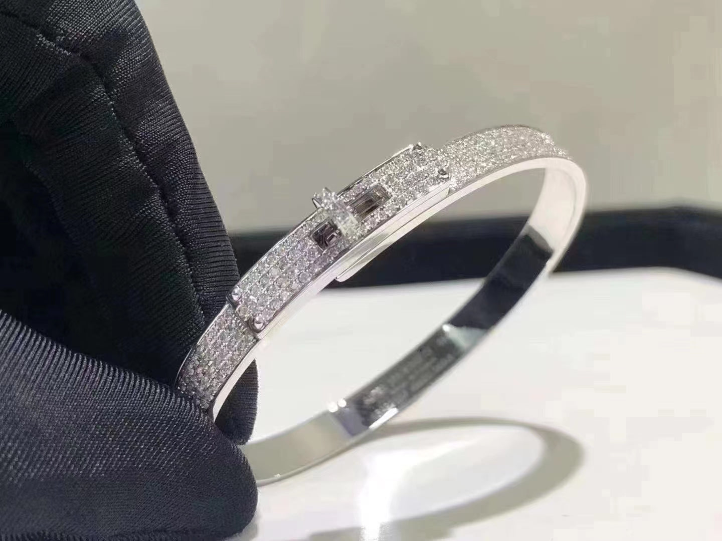 [Radiant Gem]¯HM KELLY BRACELET IN SILVER AND FULL PAVE DIAMOND